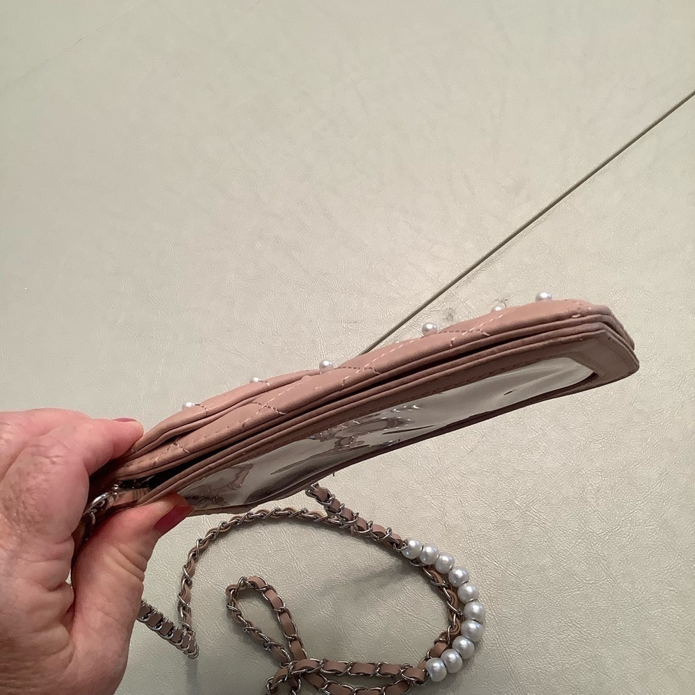 BADGLEY MISCHKA DIAMOND QUILTED STUDDED WITH PEARLS CROSSBODY PHONE WALLET - Picture 8 of 11